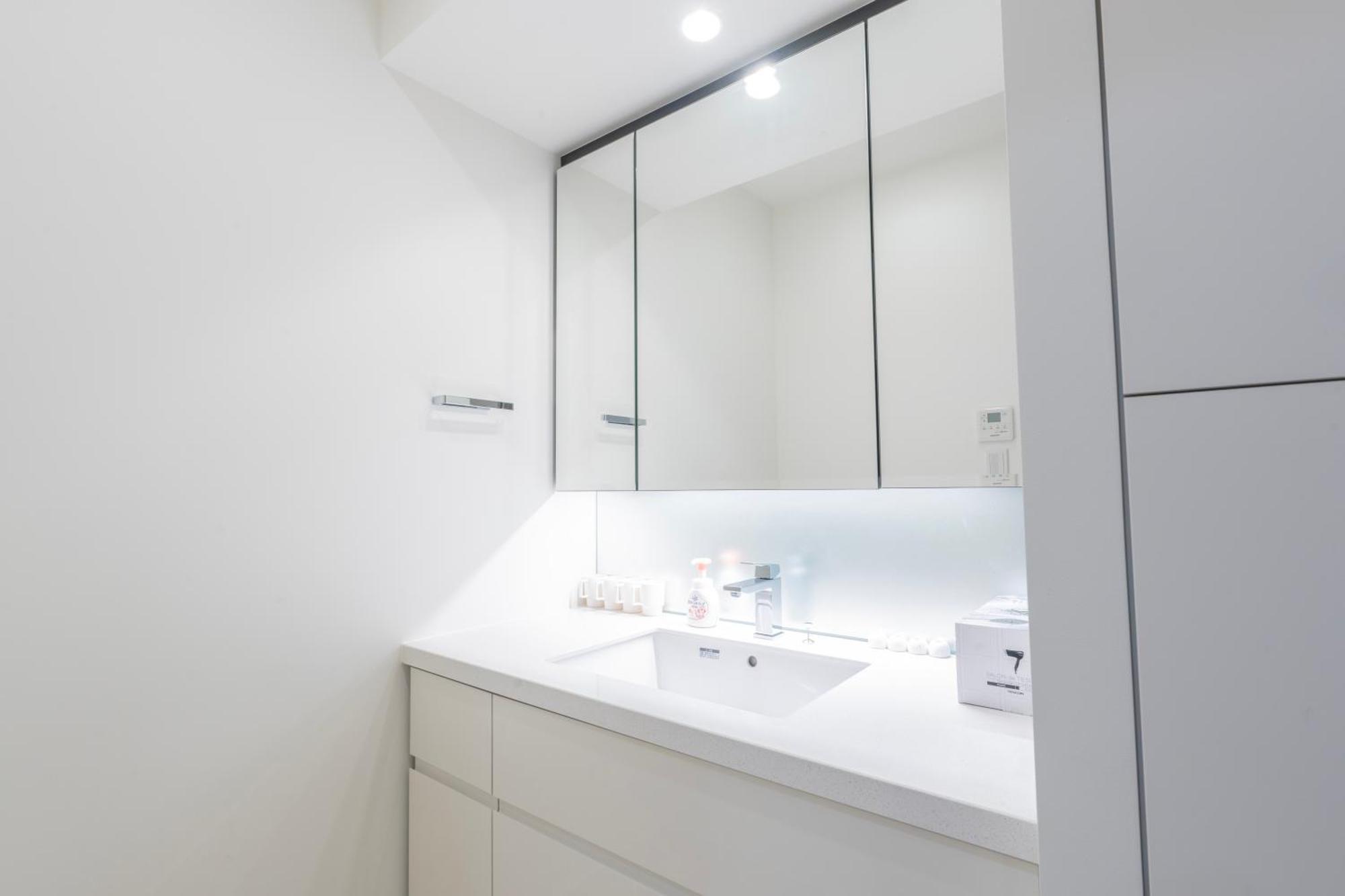 Bay Port Area, High-rise Luxury With View, 2 Minutes To Takeshiba Station *